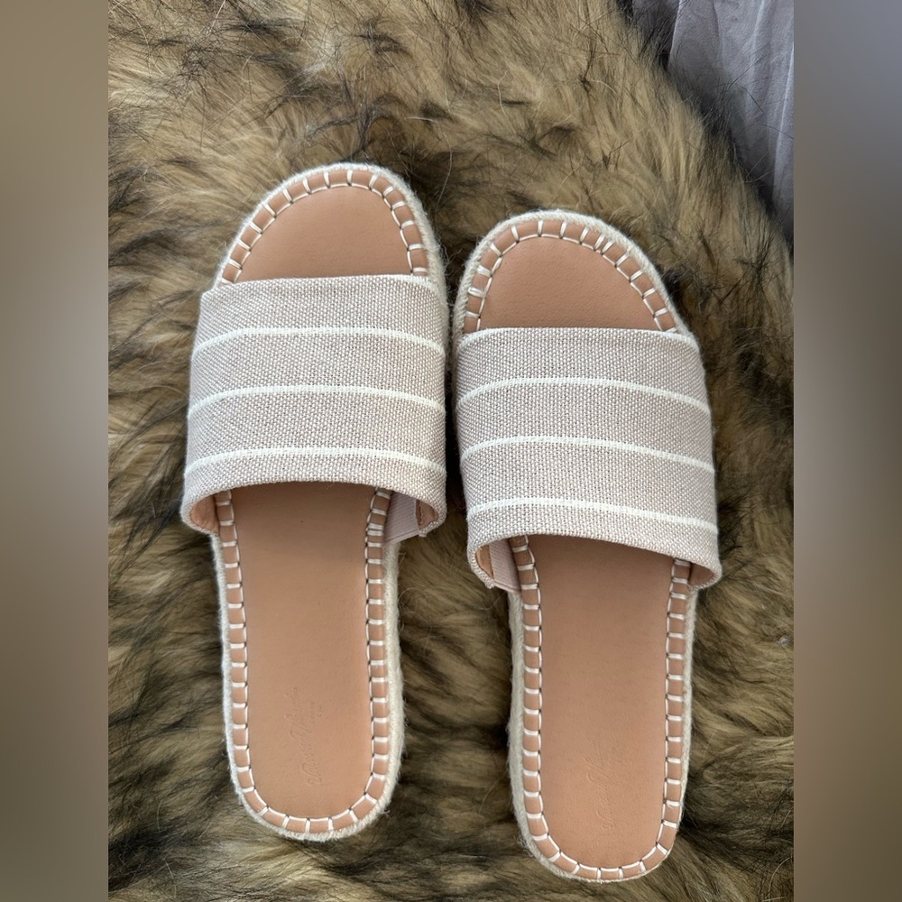 Universal Thread Neutral Beige Striped Slide Sandals